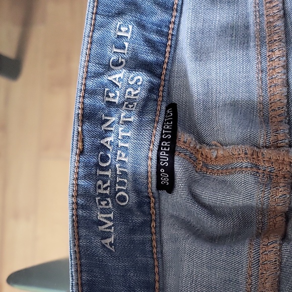 AEO light wash super soft cotton skinny jeans with rips - Picture 4 of 10